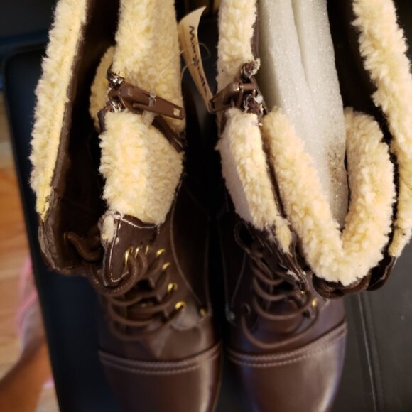 NEW Guess Lace-up Boots - Picture 5 of 7